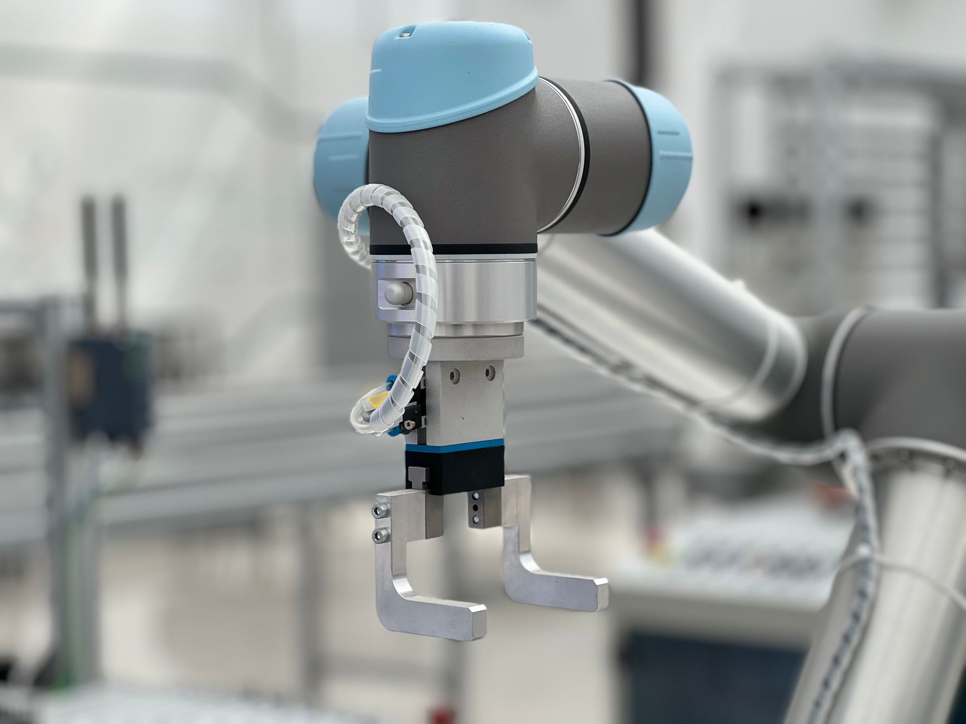 Kolaboratif robot kolu, kavrama ucu yakın çekim — temsili görsel